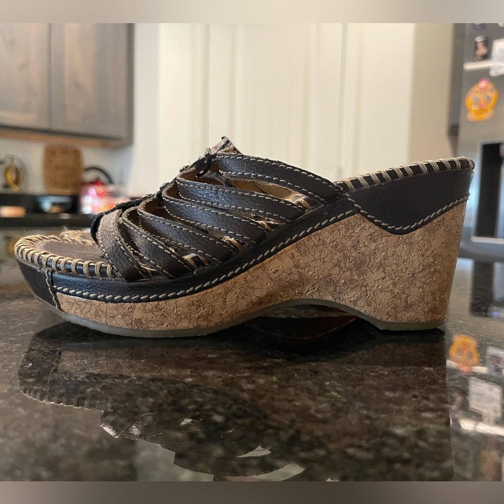 American Eagle Wedge Sandals, Size 6.5 - Picture 11 of 11